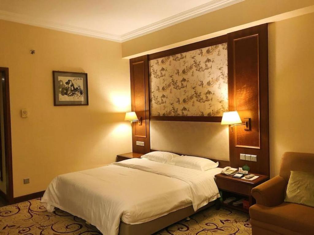 Fenggang Gladden Hotel Tiantangwei Exteriér fotografie