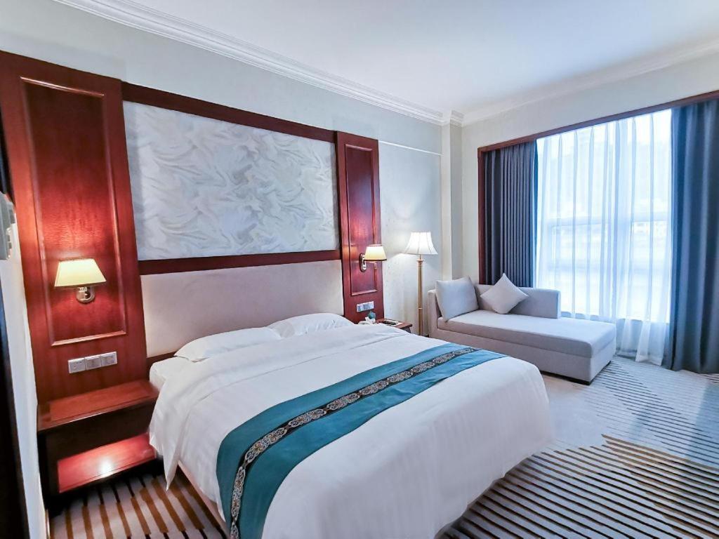 Fenggang Gladden Hotel Tiantangwei Exteriér fotografie